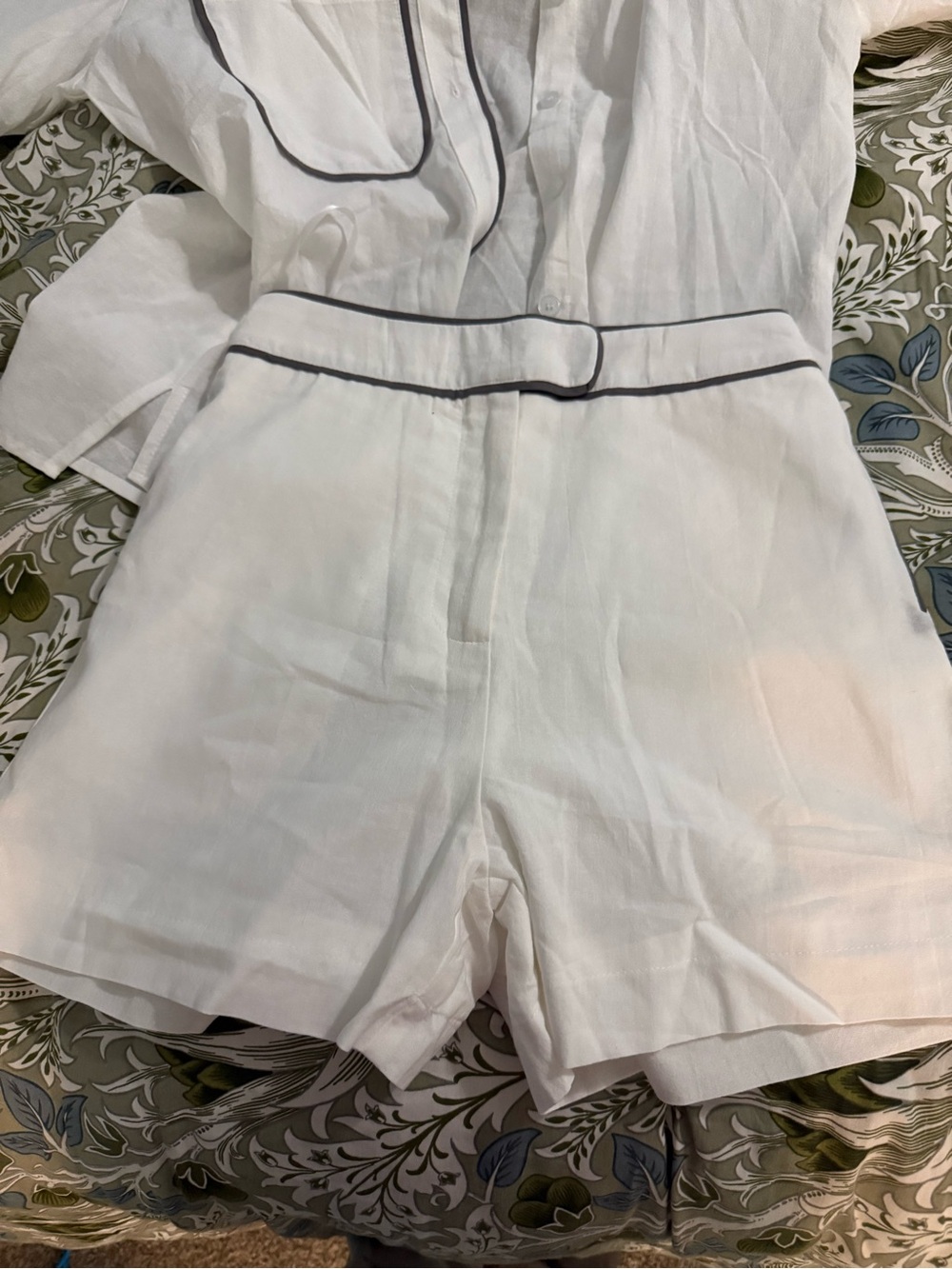 Commense White cotton and Linen Two-Piece short Set with Contrast Piping XS - Picture 4 of 5